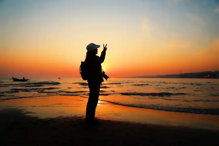 大海.蓝天.彩云.海鸥.晚霞.(美丽的平水桥浴场)