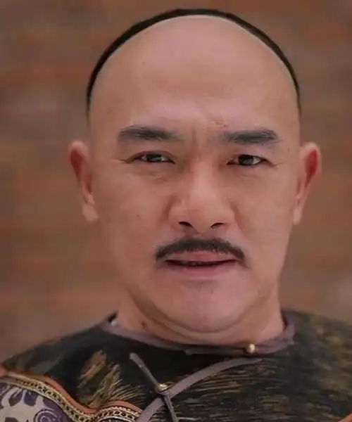 王绘春:因《雍正王朝》走红,长相酷似申军谊,情感经历很独特!