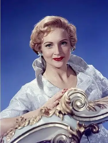 唱神曲蹦野迪拥吻小鲜肉 我也想这样活……_贝蒂·怀特