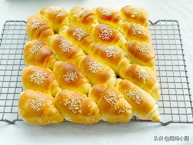 家庭自制面包简单做法,奶香浓郁又拉丝,做法简单,比买的好吃