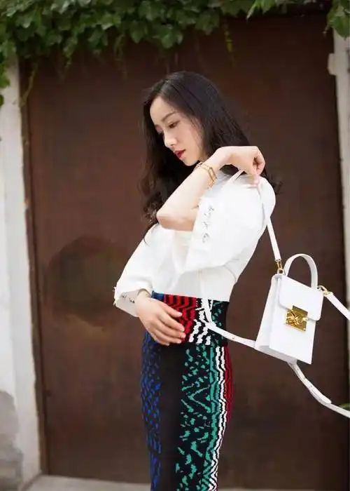 韩雪的穿搭告诉你,蓝白配让人看了就倍喜欢!_凹上_气息_元素