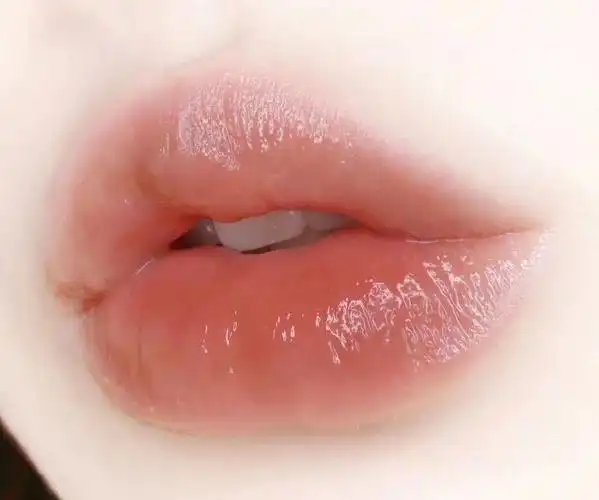 水嫩嘟嘟唇,一抹q弹饱满!像打了玻尿酸丰盈润亮