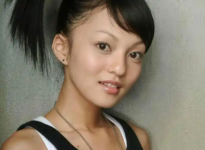 yx 发布于 2022-10-25990后最熟悉的女歌手之一,连上两年春晚,新歌