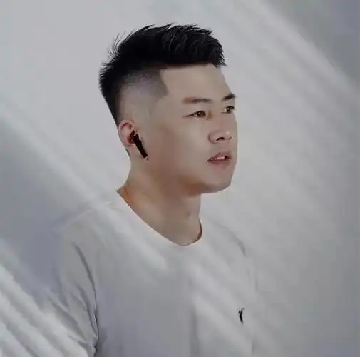 男生头发的六种发型(寸头有几种)图1