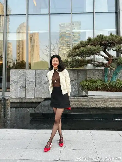 rv璀璨星姿##rogervivier2024春夏系列#@杨采钰ora搭配 bouquet 花卉