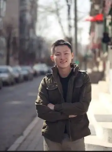 "翻版窦唯"梁博夺冠 天后王菲适时发微博(图) _新浪四川时尚_新浪四川