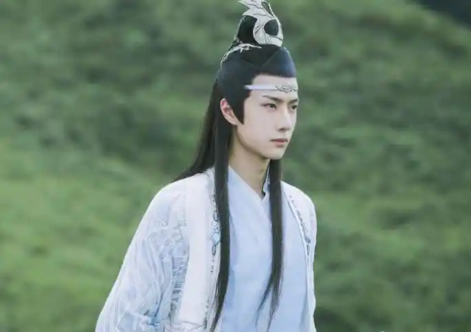 王一博运势命理,王一博八字配偶出现时间