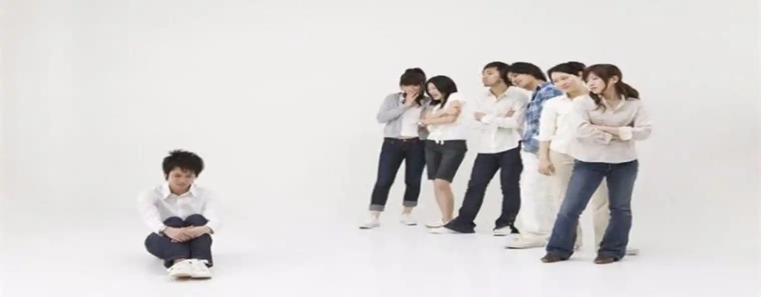 如果一个女生被其她舍友都孤立,那她会是个怎样的人?