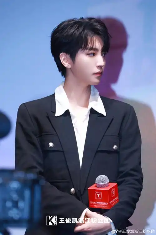 迟到的一些帅图@tfboys-王俊凯
