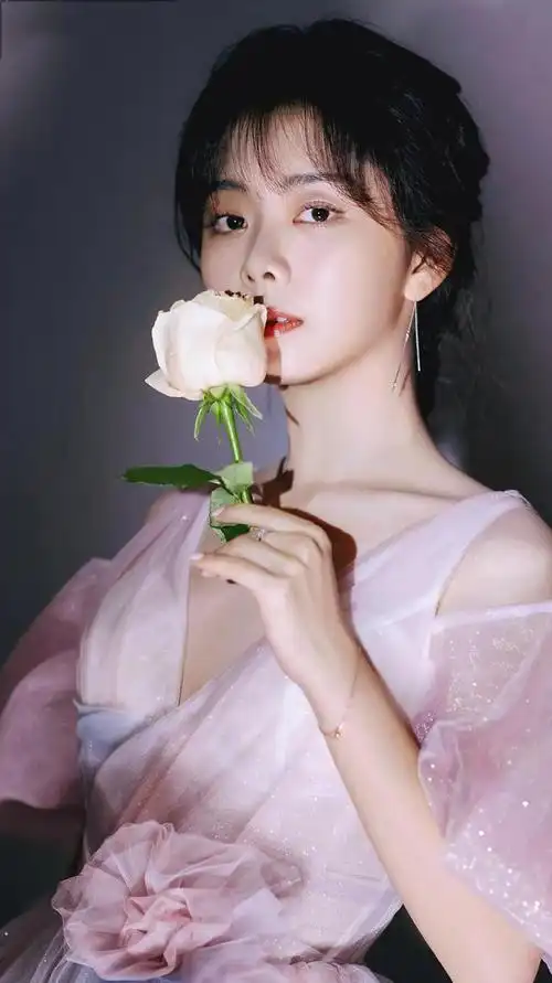 谭松韵娃娃脸俏皮可爱灵动唯美