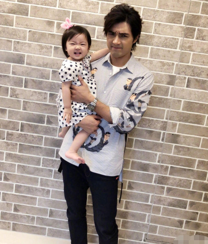 原创时隔3个月贺军翔再回应出轨确实有牵手拥抱太太表示理解