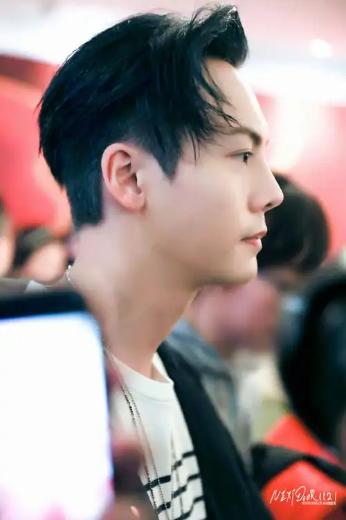 陈伟霆##春晚守候陈伟霆#180213陈伟霆 侧颜@william威廉陈伟