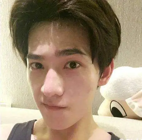 男明星卸妆后,杨洋没变化,鹿晗老十岁,李晨没眉毛,胡歌丑哭了