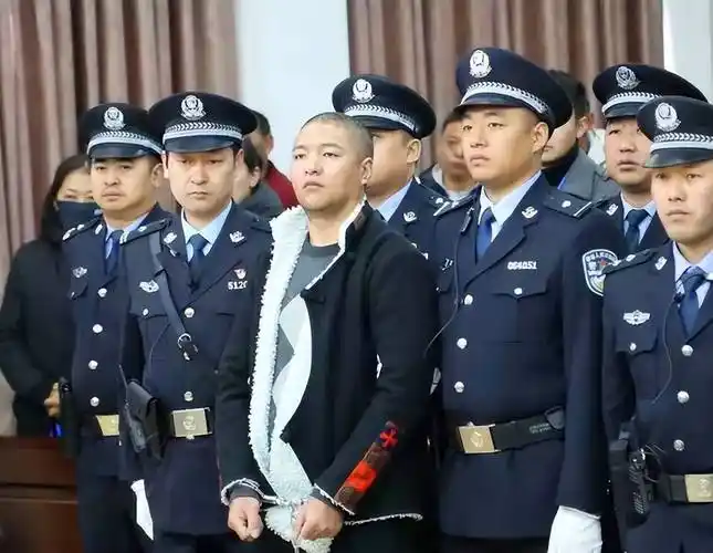对罪犯罗登验明正身,依法执行死刑,阿坝州人民检察院依法派员全程监督