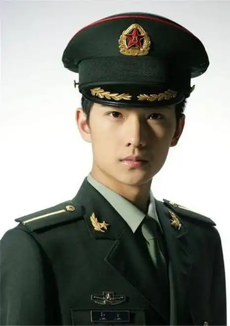 杨洋穿制服很帅,王源把制服穿了个遍,我觉得他才是最帅的!_网易订阅