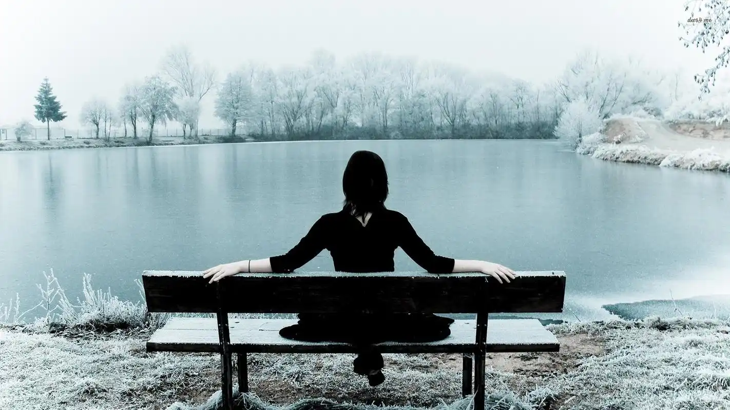 一个人观景的图片女生背影