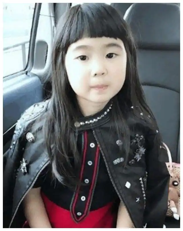 知道她,在节目里她一直是以"姐姐"自称的,可爱活泼的样子也是圈粉无数