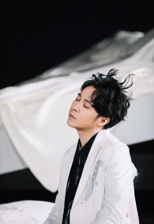 吴青峰哽咽地回应著作权纠纷问题,张韶涵很心疼,让他加油