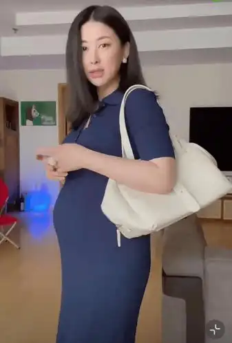 豪宅客厅罕曝光,电视柜摆放夫妻甜蜜合照|朱珠|电视柜|怀孕_新浪新闻