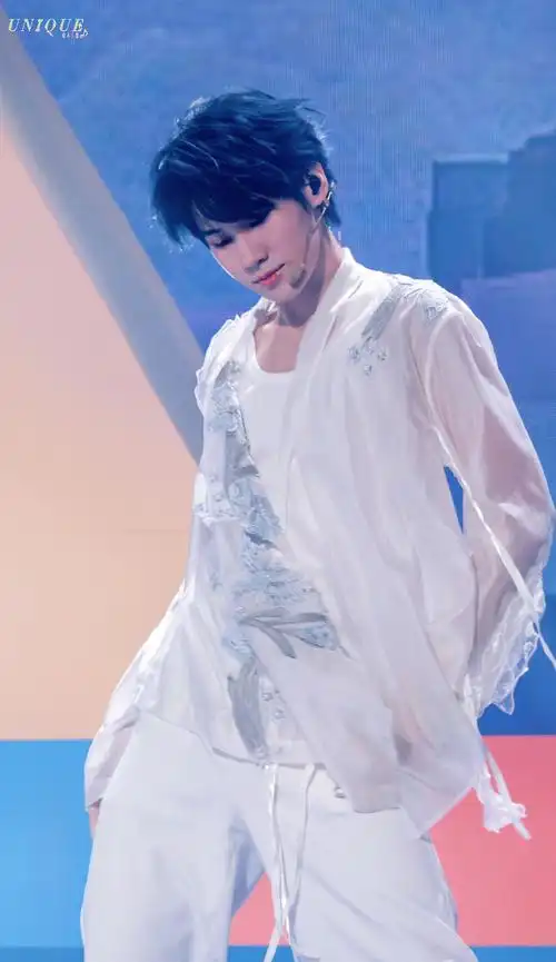 时代少年团躺着真舒服舞台#能当一晚上小娇妻吗@时代少年团-张真源