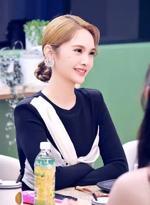 杨丞琳美丽侧脸|杨丞琳_网易订阅