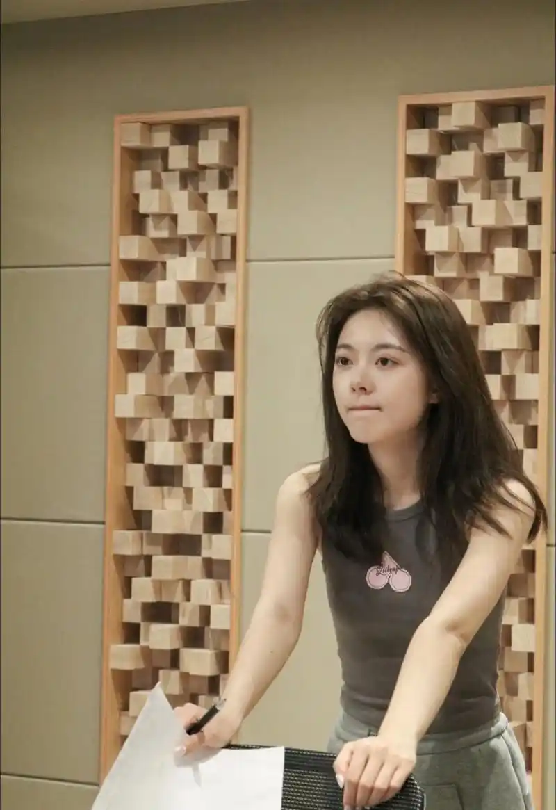 在录什么呢宝宝#赵今麦 #甜美女孩