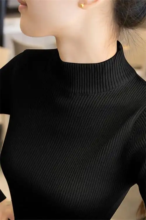 黑色毛衣打底