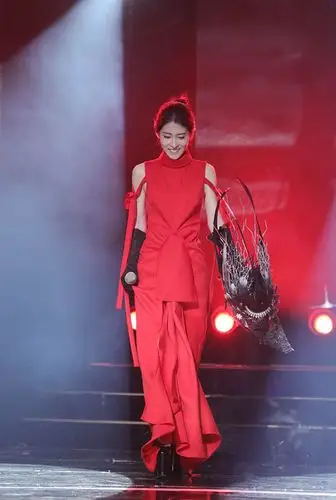 蒙面张碧晨揭面进击的女帝露真容