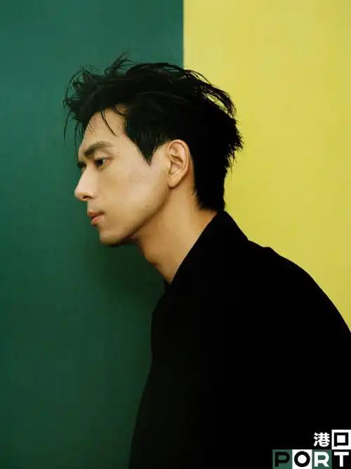 李现的左右脸是复制粘贴的吧##李现port中文版创刊封面