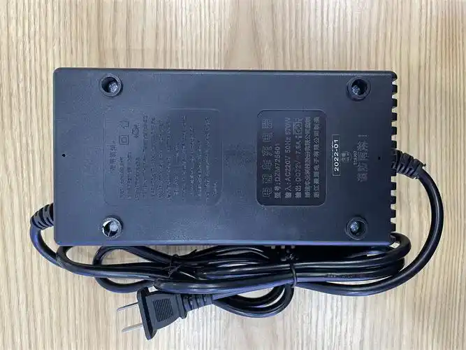 绿佳电动车装充电器60v72v32a45a84v55v外卖车智能充电器 72v32a内插