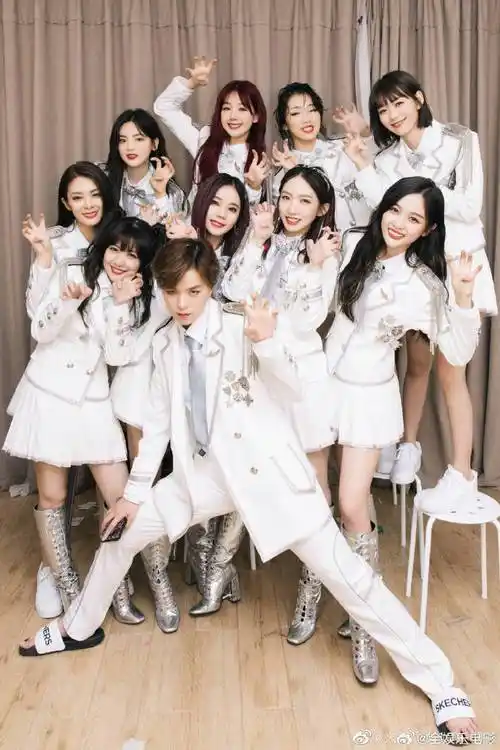 火箭少女101超话#火箭少女成群聊网友#  火箭少女现在的情况是,她们有