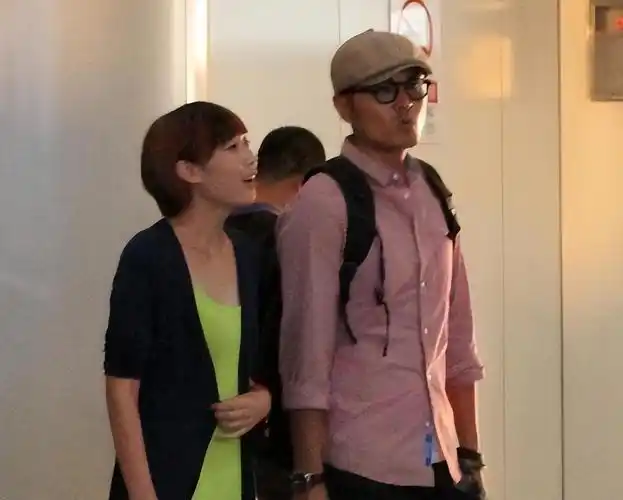 与高圆圆分手后,12年不谈恋爱没有绯闻,47岁娶旺夫妻子后爆红