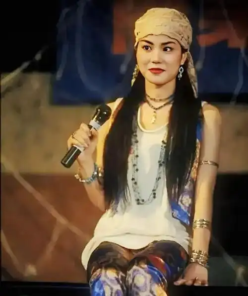 同为谢霆锋的女人,张柏芝养出3个乖儿子,王菲却养出2个叛逆女