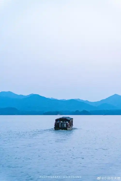 谁懂下雨天西湖的魅力##微博旅行家##带着微博去旅行