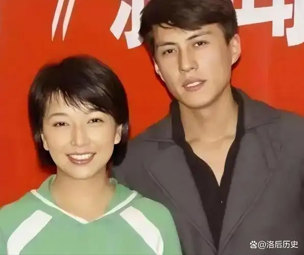 文艺女神李佳:一婚嫁大款,二婚嫁靳东,40岁生二胎,如今咋样了