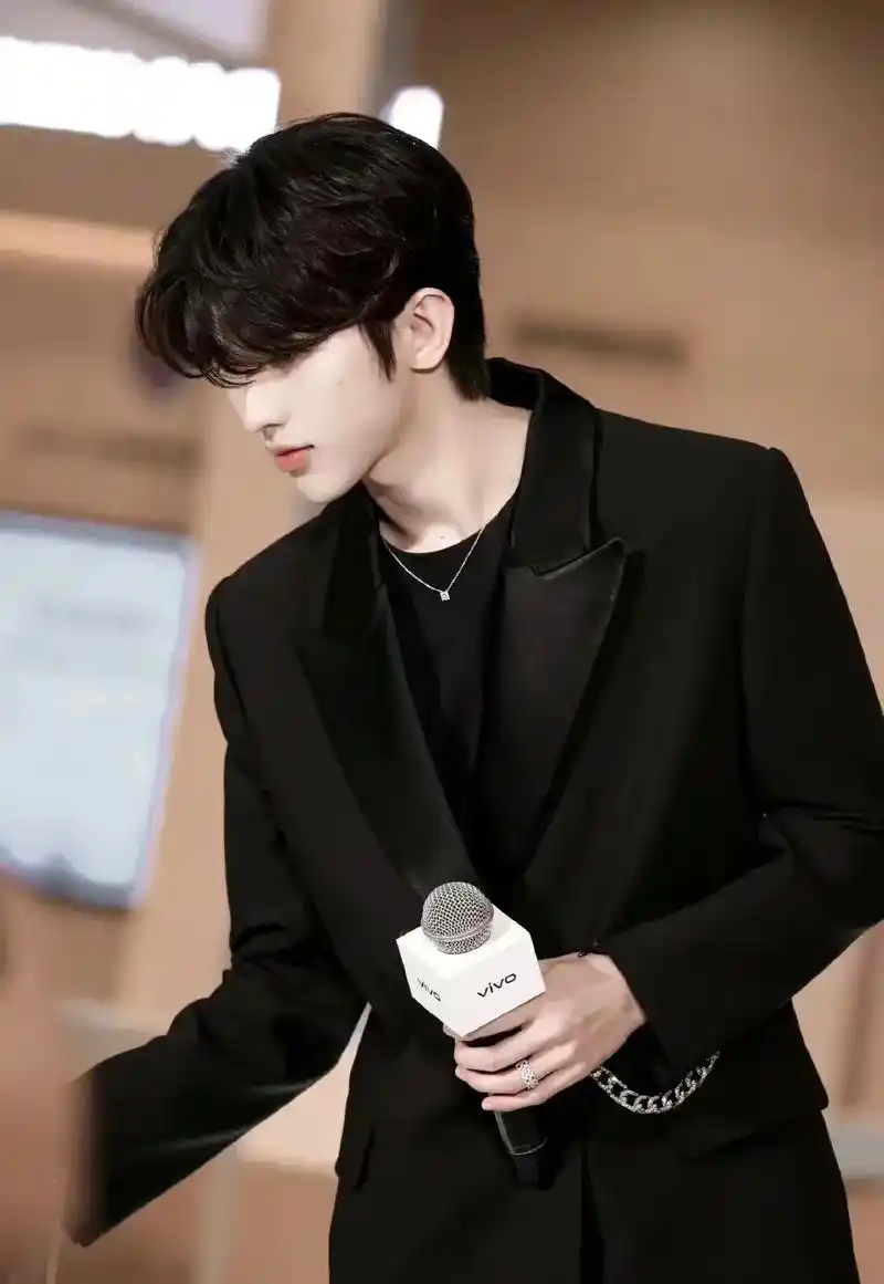 靠近光,追逐光,成为光,发散光#蔡徐坤 #ikun #kun - 抖音