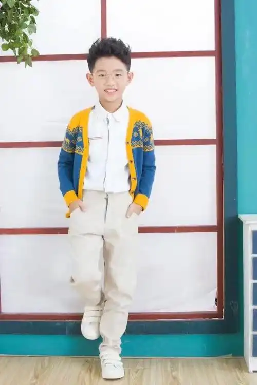 王子星小帅哥的10岁生日邀请函!