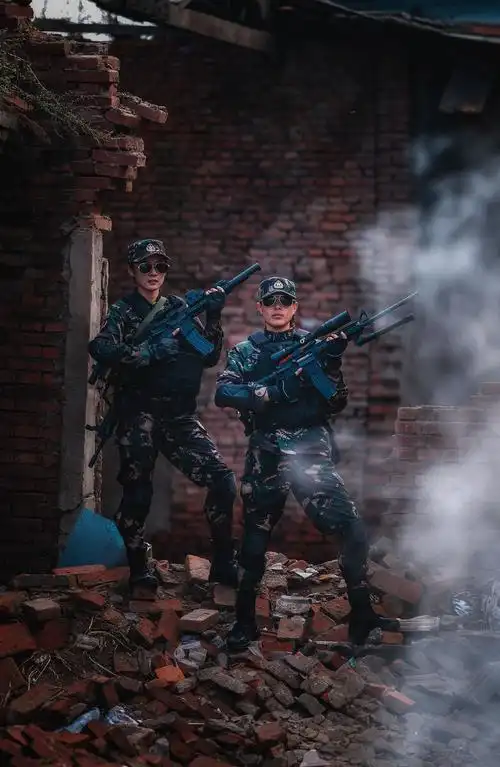 巾帼不让须眉特种部队女战士