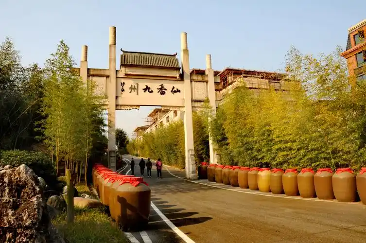 仙香源自"丛林"来——上高县"五谷村丛林酒博园"游历记