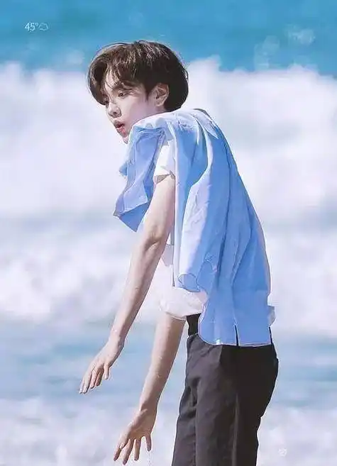 jennie在yg是真的受捧,所有的好资源基本都是优先给她,之前说她霸凌