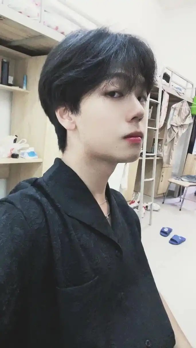 网恋男友发的,是网图吗?#网图 #纯情男高 #恋爱脑   - 抖音