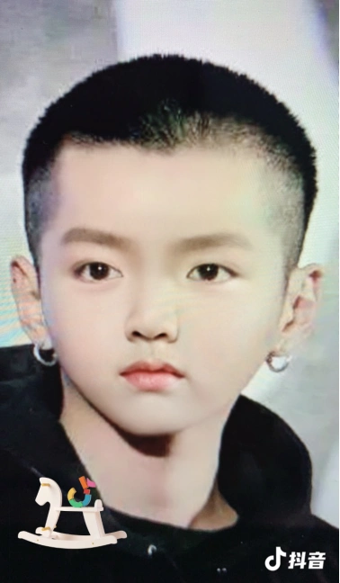 抖音宝宝特效一秒还原爱豆童年吴亦凡易烊千玺蔡徐坤小时候原来长这样
