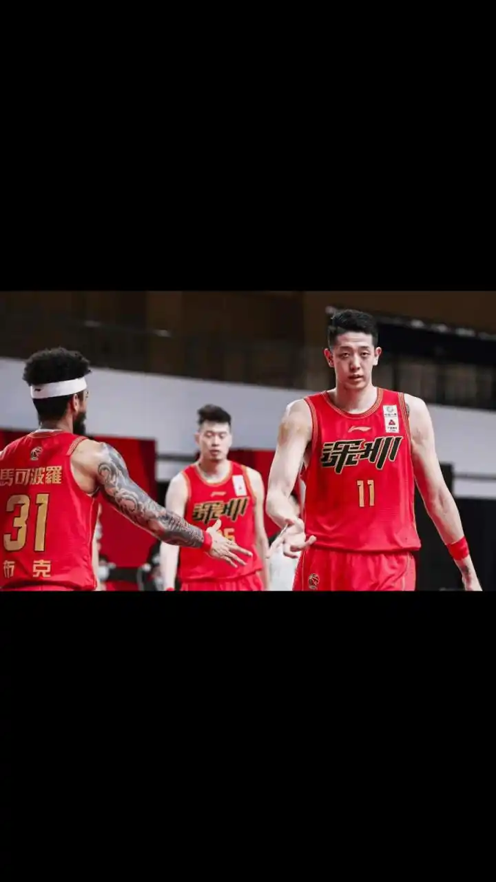 gif创作人# 据说沈梓捷离开诸暨,去杭州酒吧玩,还打架,你信吗?