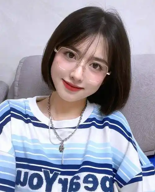 这款发型更适合学生选择,没有什么打理技巧.