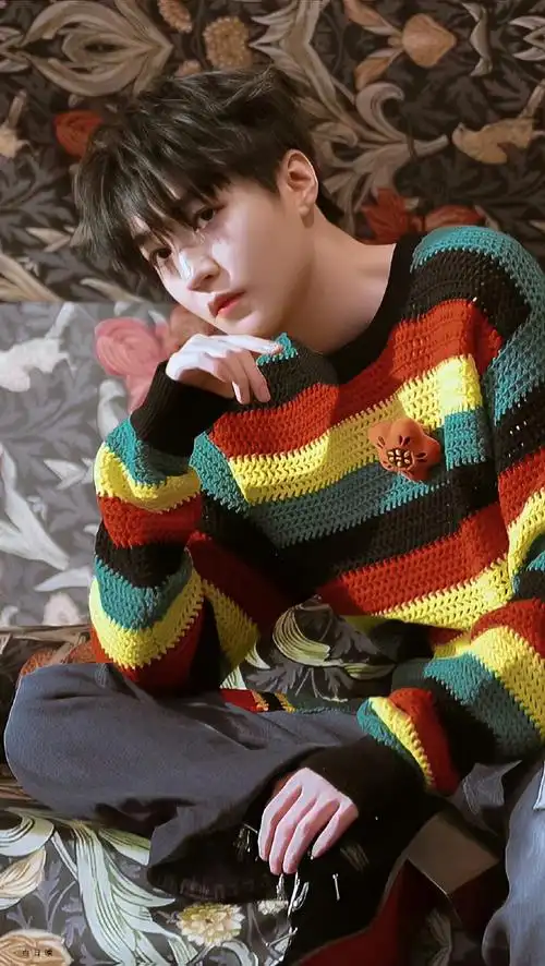 王俊凯elle四月刊封面##elle中法特别策划##王俊凯说发微博更像发