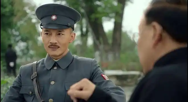 热血军旗:国民党元老担心老蒋轻视红军,老蒋:卧榻之侧岂容它人酣睡