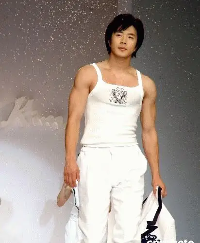 身材健美的权相佑