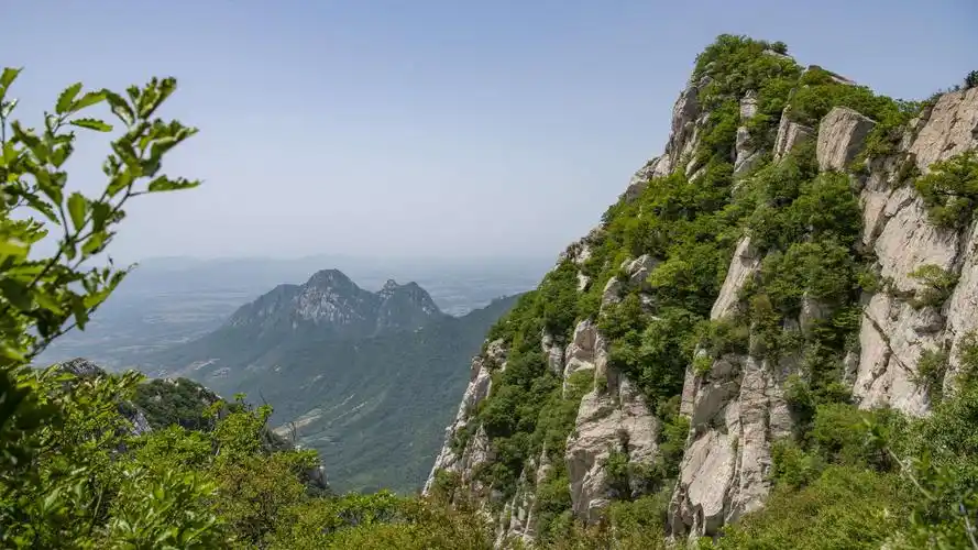 其它 攀登连天峰 写美篇  连天峰,中岳嵩山最高峰,海拔高度:1512.4米.