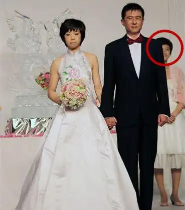 丁宁做张怡宁伴娘留长发,如今新发型被吐槽学马龙