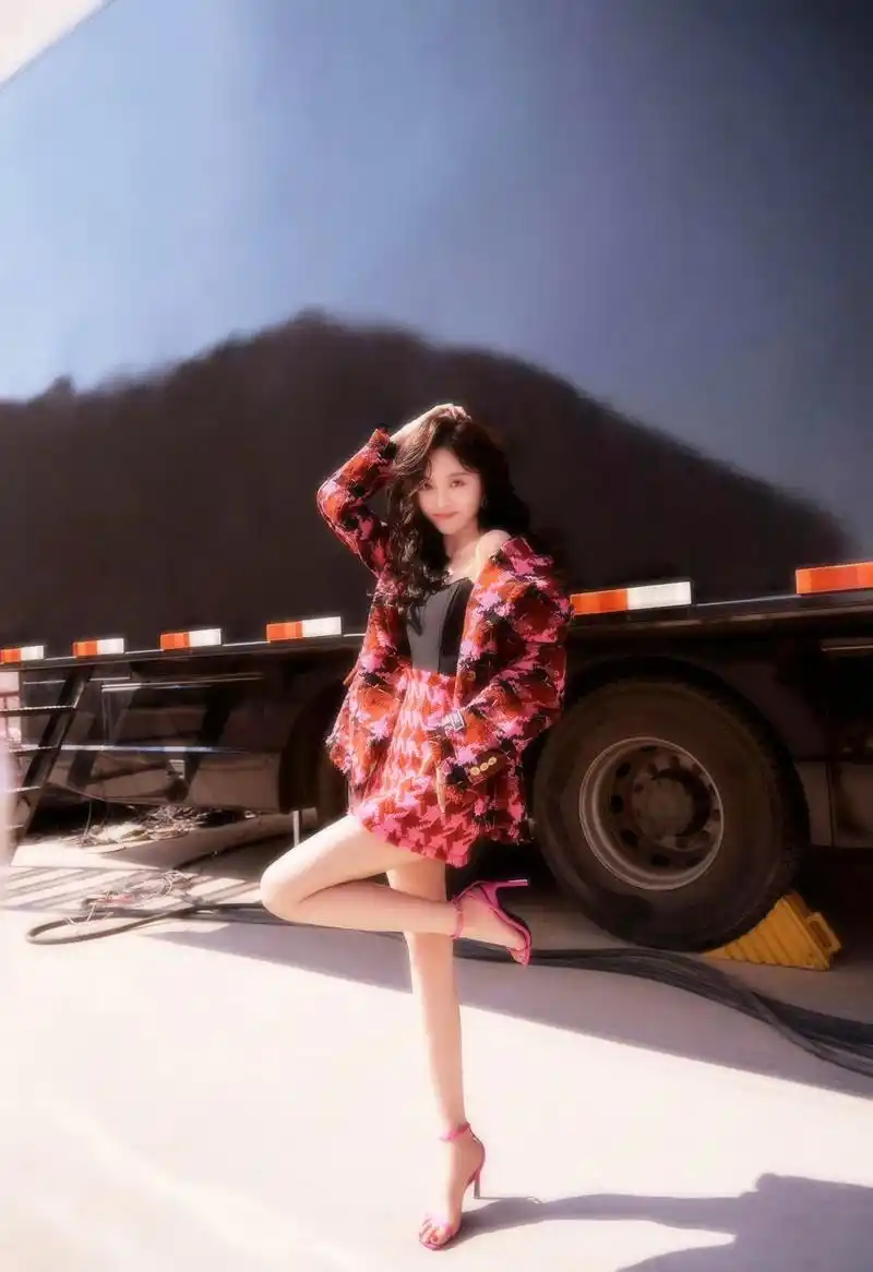 高跟凉鞋大长腿吴宣仪